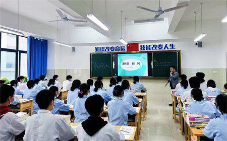 重庆渝西卫生学校2024年招生药剂专业——探索药物之秘，守护生命之门